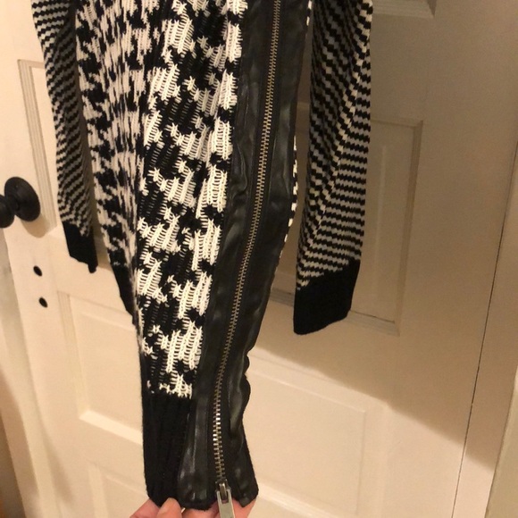 Two by Vince Camuto Black and White Houndstooth Sweater - Picture 7 of 8